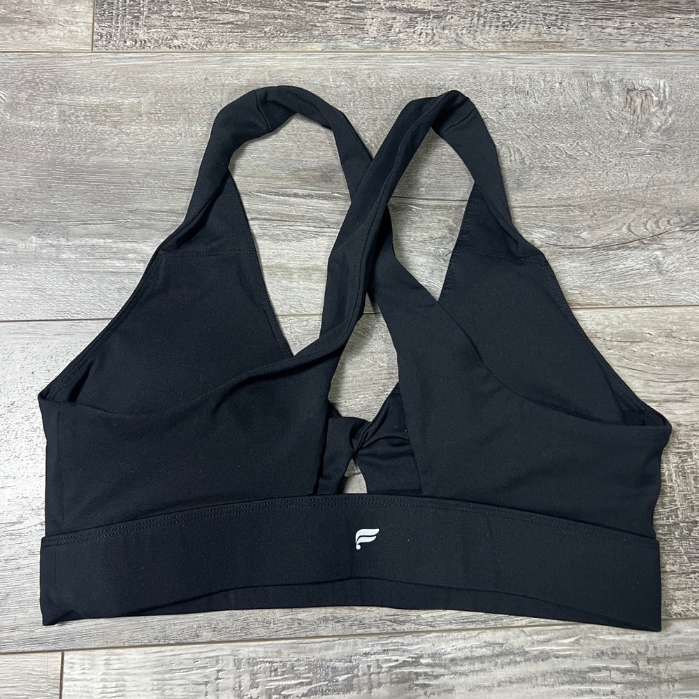 Fabletics Oasis Twist Medium Impact Sports Bra - Picture 5 of 9